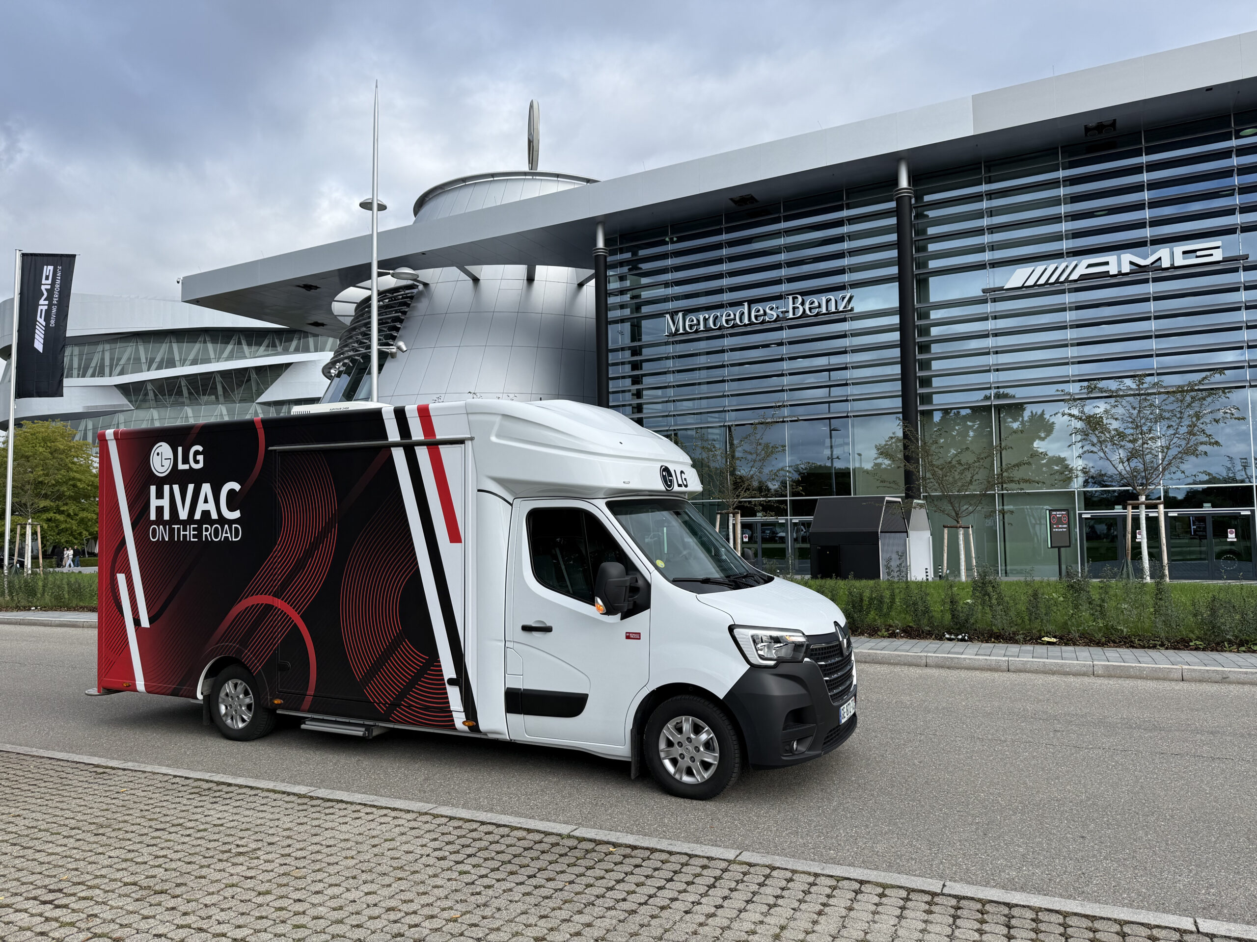 Road show LG — installation éphémère