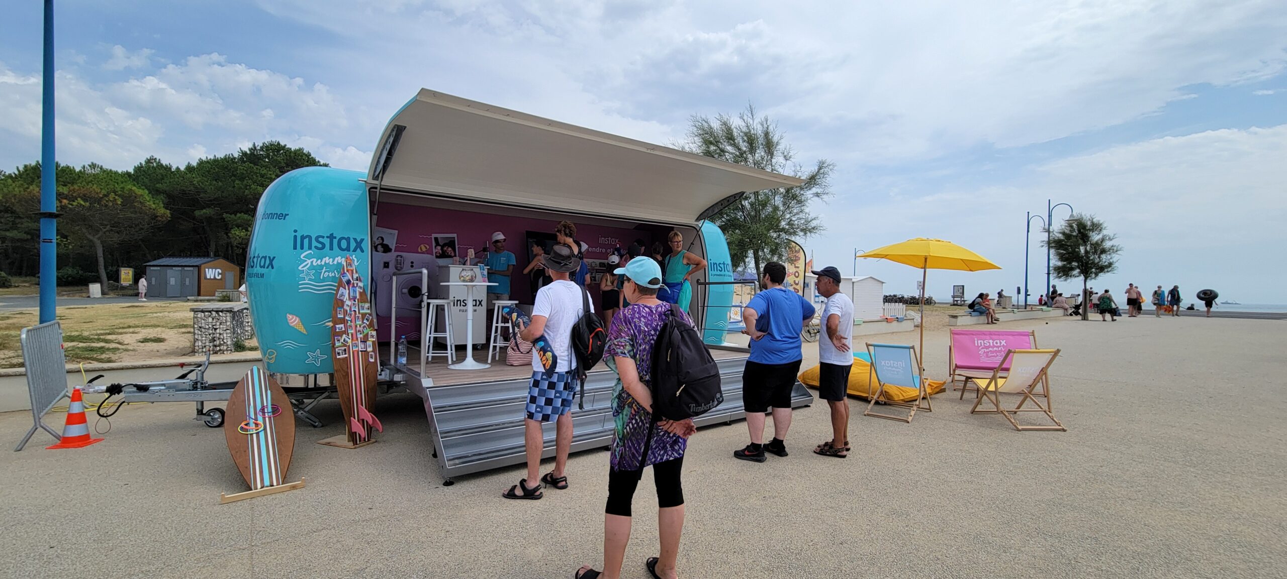 Instax — Tournée des plages en France, stand principal
