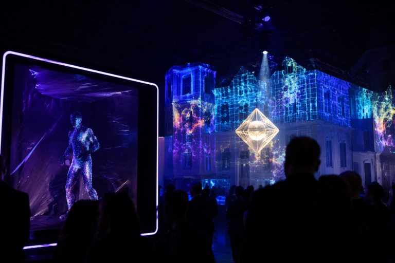 Photobooth IA, mapping 3D, hologrammes : les dispositifs immersifs événementiel 2026 qui font le show